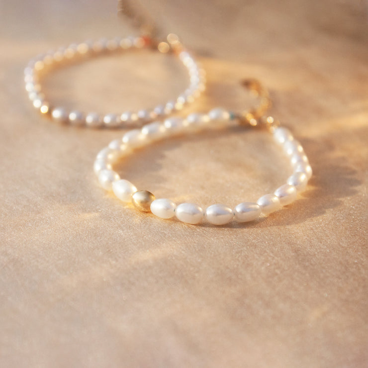 VIANNA - 18ct gold, large white pearl and gold bead bracelet