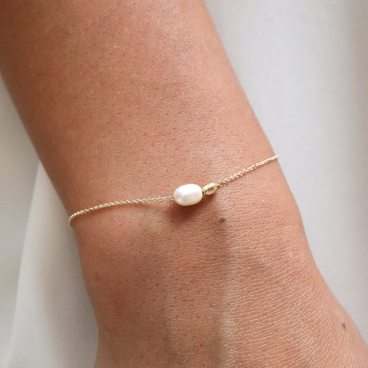 VIANNA - 18ct gold, single pearl and gold bead chain bracelet