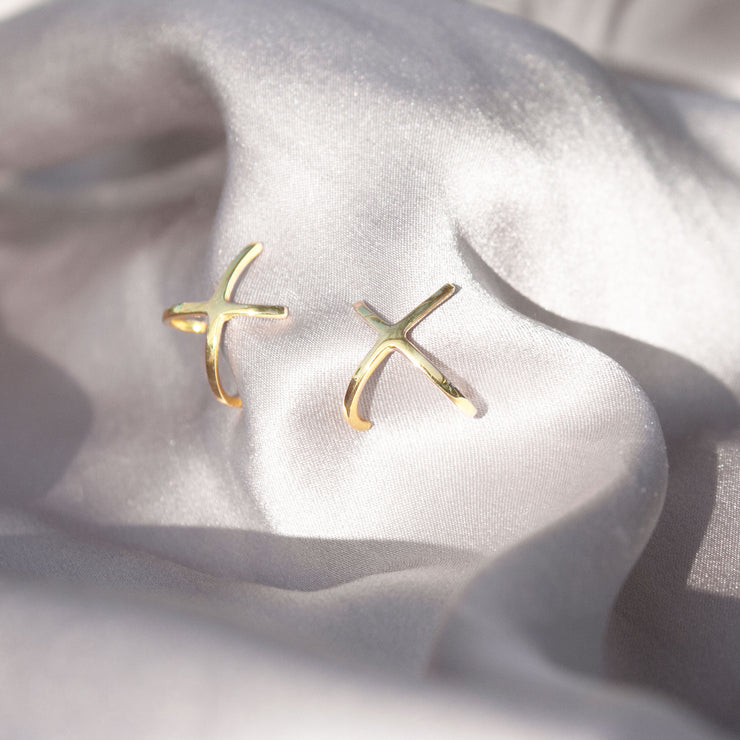 The Alkemistry 18ct yellow gold plain crossover earrings (pair)