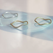 The Alkemistry 18ct white gold plain wave ring