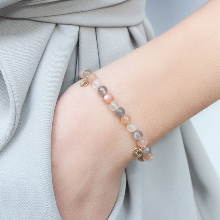 Cinta - 18ct gold, Rainbow Moonstone bead bracelet
