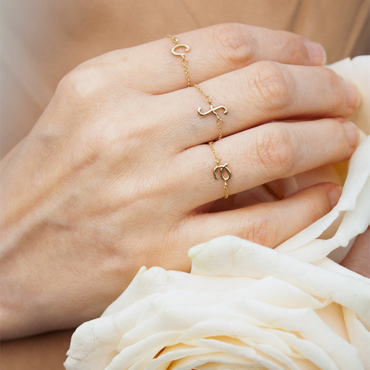 LOVE LETTER - 18ct gold, adjustable initial chain ring