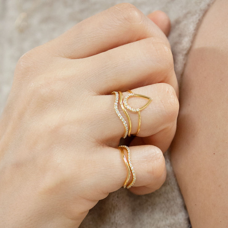 ARIA - 18ct gold, plain wave pinky ring