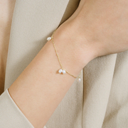 Poppy Finch 14ct yellow gold keshi pearl strand dangle bracelet